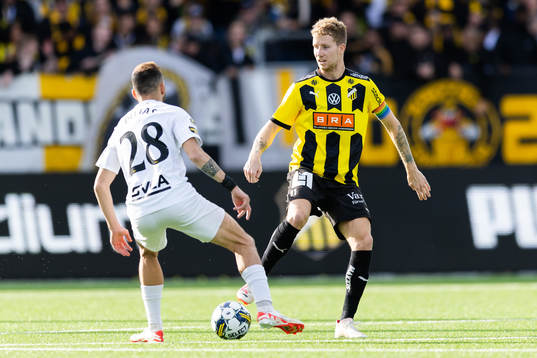 AIKs Ioannis Pittas och Häckens Samuel Gustafson