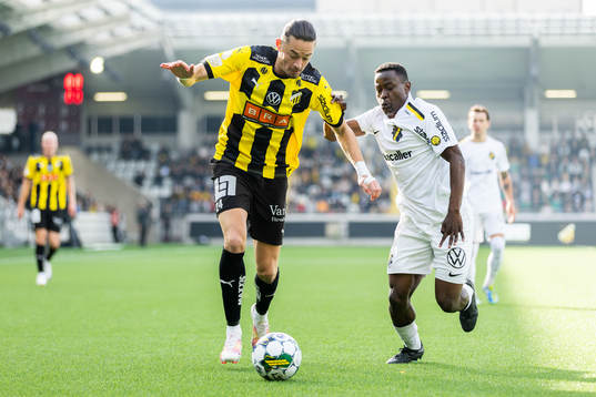 Häckens Amor Layouni och AIKs Erick Otieno