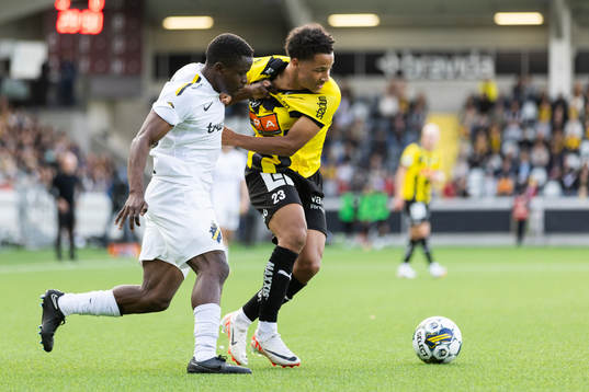 AIKs Erick Otieno och Häckens Momodou Lamin Sonko