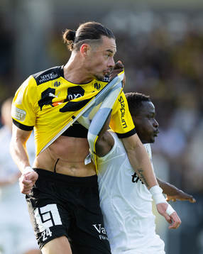 Häckens Amor Layouni och AIKs Erick Otieno