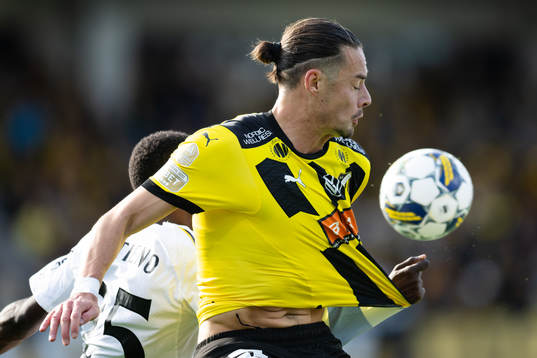 Häckens Amor Layouni och AIKs Erick Otieno