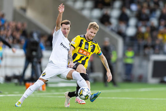 AIKs Bersant Celina och Häckens Samuel Gustafson