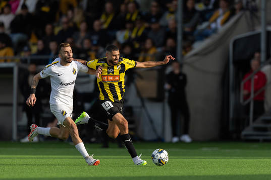AIKs Ioannis Pittas och Häckens Aiham Ousou