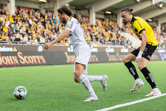 AIKs Axel Björnström och Häckens Amor Layouni