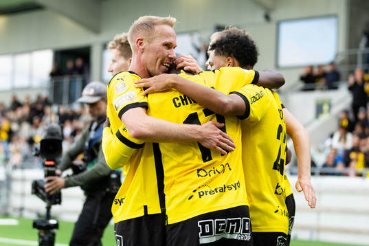 Häckens Edward Chilufya jublar