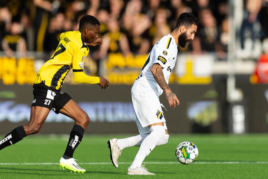 Häckens Akoua Romeo Amane och AIKs Jimmy Durmaz