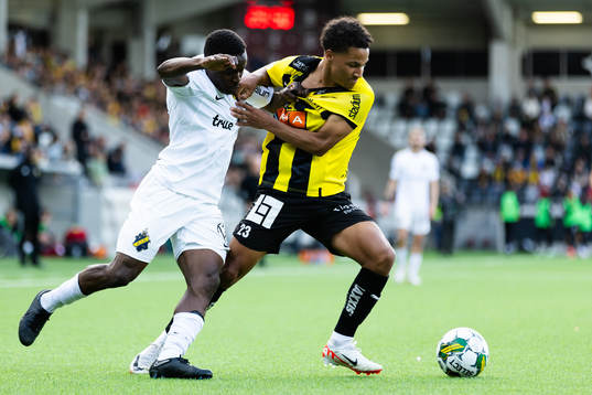 AIKs Erick Otieno och Häckens Momodou Lamin Sonko