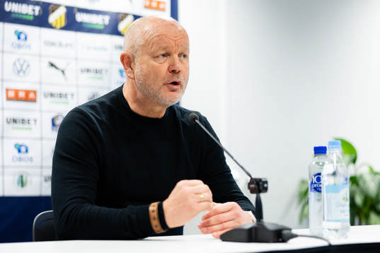 Häckens tränare Per-Mathias Høgmo på presskonferensen