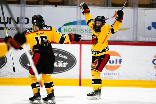 Luleås Stella Karlström jublar