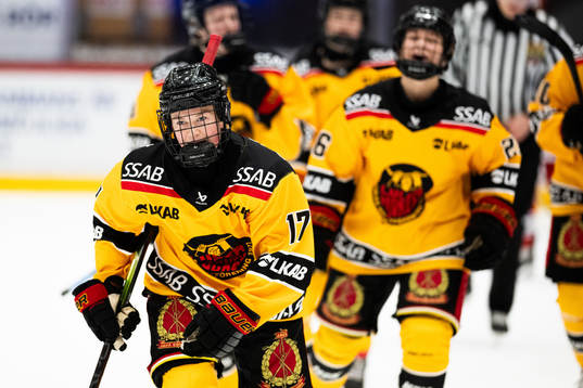 Luleås Stella Karlström jublar