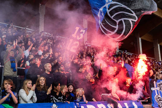 Sirius supportrar jublar