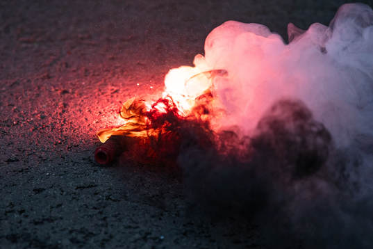 Brinnande pyroteknik
