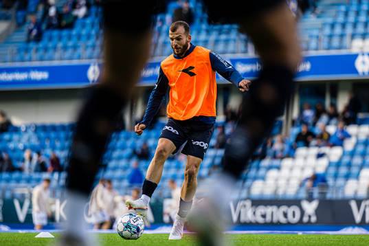 Zlatko Tripic of Viking warms up