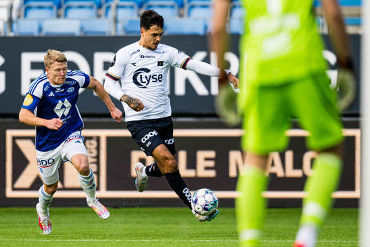 Kristian Eriksen of Molde and Shayne Pattynama of Viking