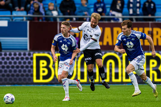 Markus Kaasa of Molde and Sander Svendsen of Viking