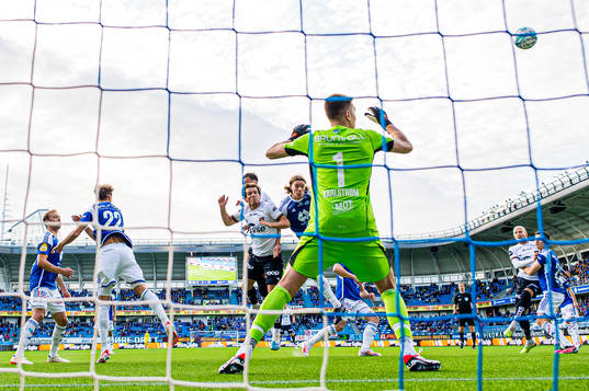 Joe Bell of Viking missing a chance to score