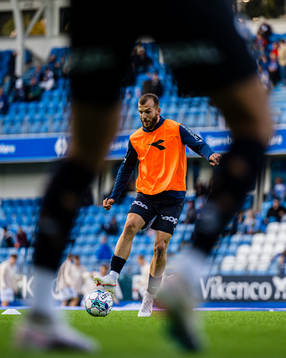 Zlatko Tripic of Viking warms up