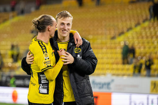 Elfsborgs Niklas Hult och Jeppe Møldrup Okkels jublar