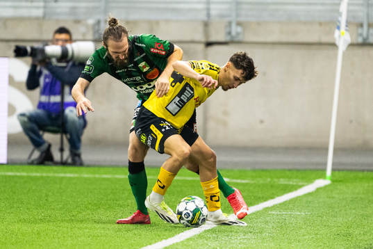 Varbergs Oskar Sverrisson och Elfsborgs Camil Jebara