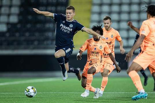 Utsiktens Albin Skoglund och AFC Eskilstunas Abdul-Halik