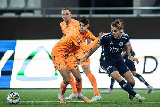 AFC Eskilstunas Theodor Hansemon och Utsiktens Linus