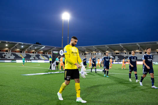 Utsiktens målvakt Elias Hadaya innan fotbollsmatchen i