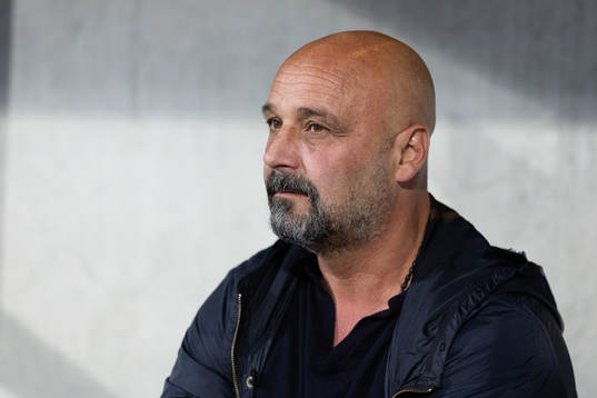 Utsiktens manager Bosko Orovic innan fotbollsmatchen i