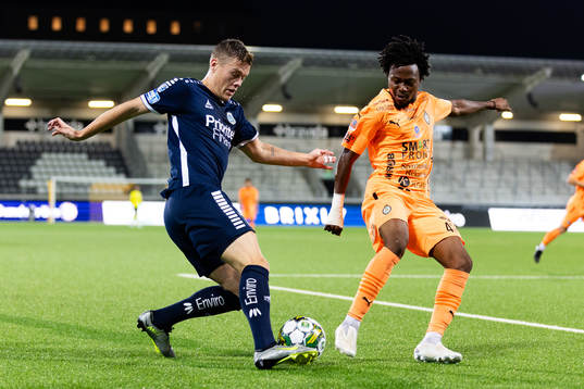 Utsiktens Albin Skoglund och AFC Eskilstunas Abdul-Halik