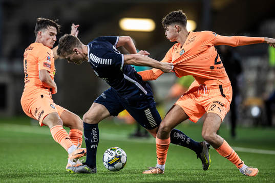 Utsiktens Albin Skoglund och AFC Eskilstunas Theodor