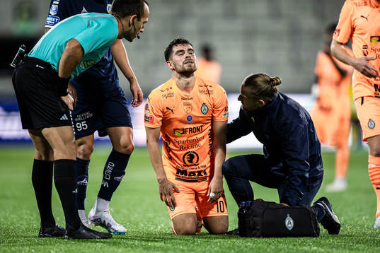 AFC Eskilstunas David Marcelo Palomino har ont