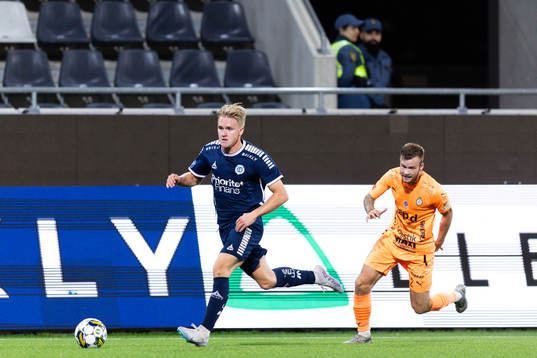 Utsiktens Sebastian Lagerlund och AFC Eskilstunas Robin