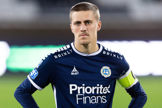 Utsiktens Erik Westermark på line up innan fotbollsmatchen