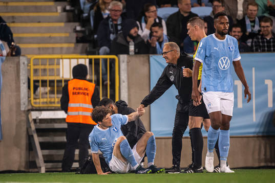 Malmö FFs Oliver Berg har ont