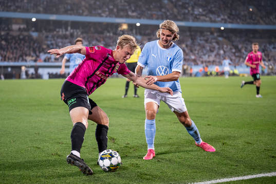 Brommapojkarnas Alexander Jensen och Malmö FFs Sebastian