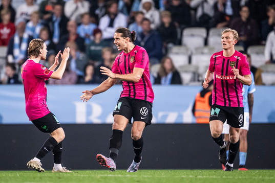 Brommapojkarnas spelare jublar