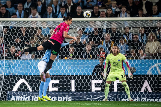 Brommapojkarnas Nikola Vasic och Malmö FFs målvakt Johan