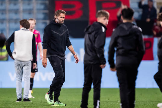 Brommapojkarnas tränare Olof Mellberg deppar