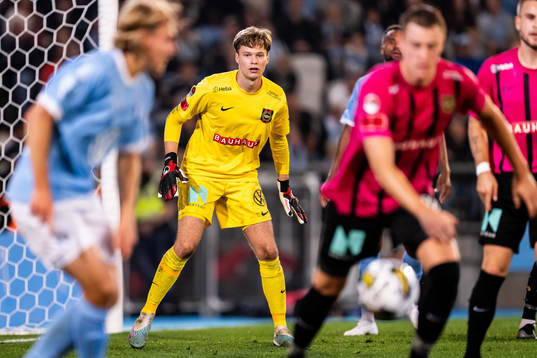 Brommapojkarnas målvakt Filip Sidklev
