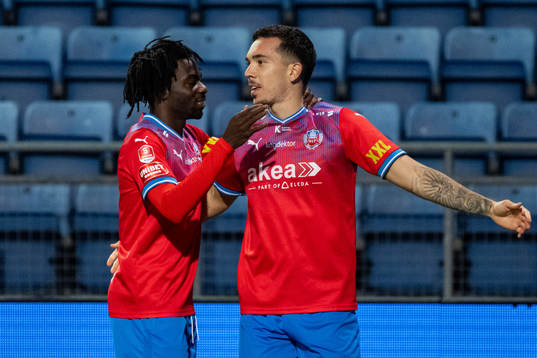 Helsingborgs Benjamin Acquah och Lucas Lima jublar
