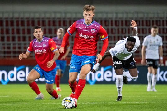 Helsingborgs Erik Ring och Örebros Nasiru Moro