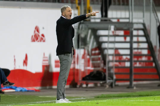 Helsingborgs tränare Stuart Baxter reagerar