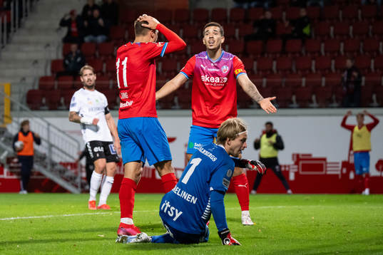 Helsingborgs Erik Ring och Lucas Lima reagerar