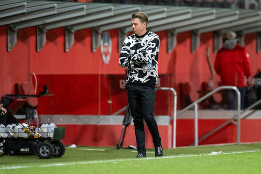 Örebros huvudtränare Christian Järdler deppar