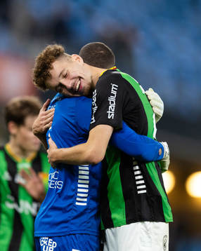 GAIS målvakt Mergim Krasniqi och Anes Cardaklija jublar