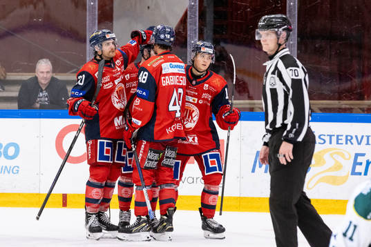 Västerviks Theo Jacobsson jublar