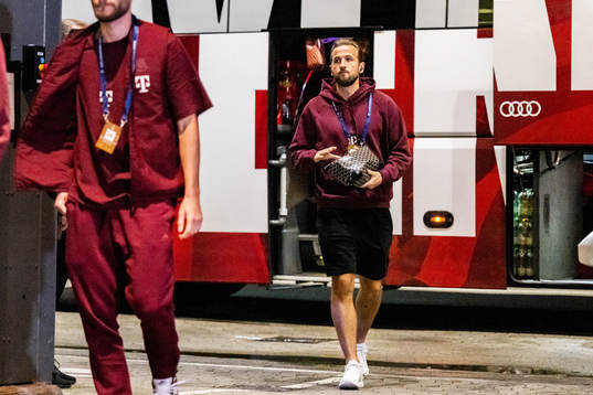 Harry Kane of Bayern Munich arrives to the stadium