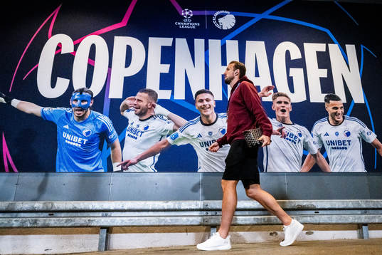 Harry Kane of Bayern Munich arrives to the stadium