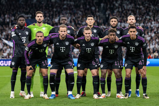The starting eleven of Bayern Munich pose for a photo