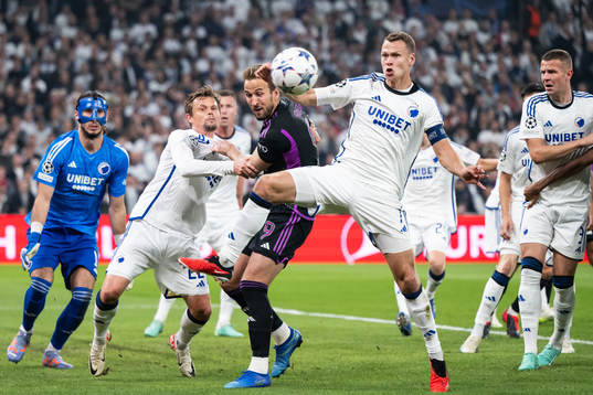 Harry Kane of Bayern Munich  and Viktor Claesson of