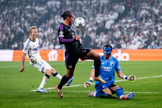 Leroy Sané of Bayern Munich  and goalkeeper Kamil Grabara